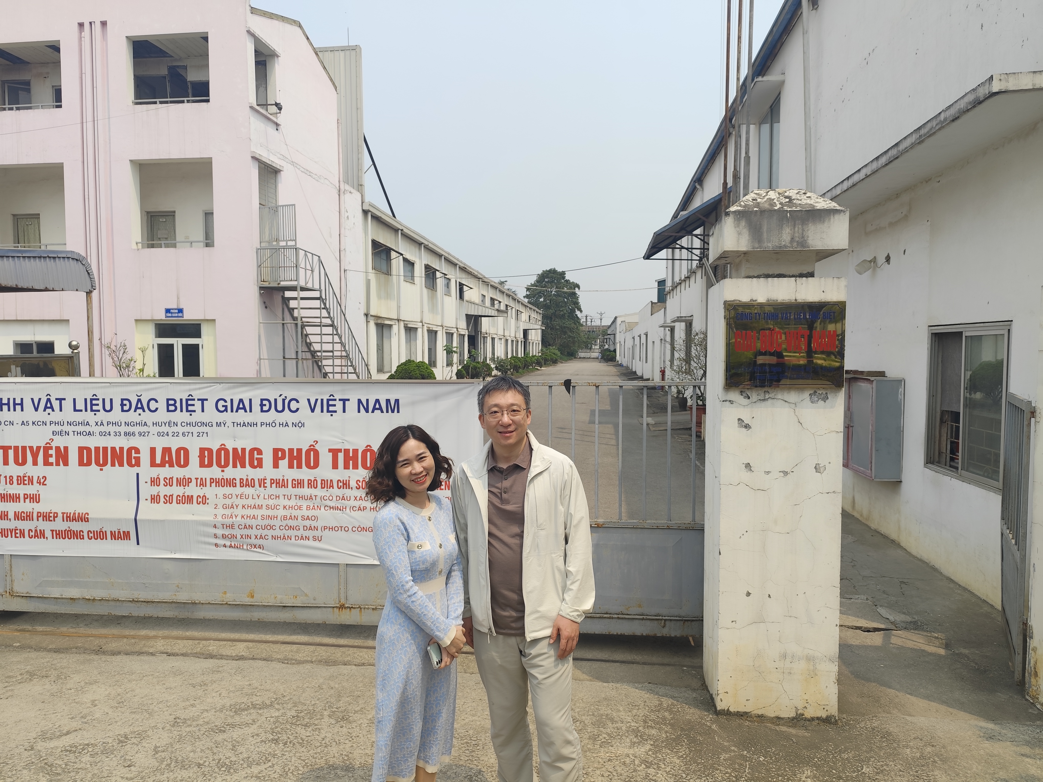 Photo with sale person.jpg